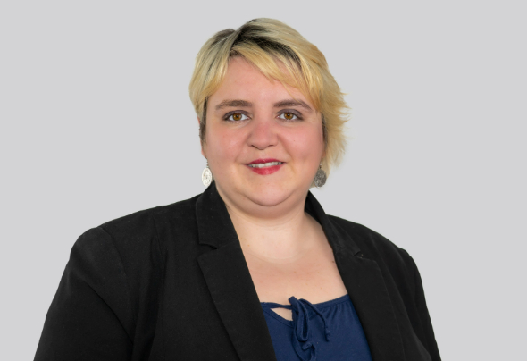 Dr.
Lena Carl
